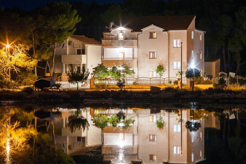 Apartments Maras シベニク エクステリア 写真